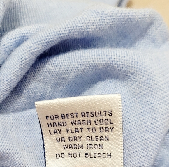 Peter Millar v-neck sweater size Medium 100% extra Fine Italian Merino Wool - Picture 7 of 9